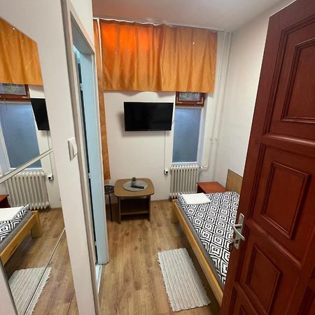 Alom Vendeghaz Hotell Dunaújváros Exteriör bild