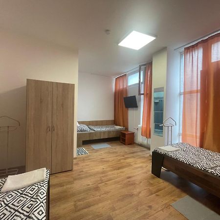 Alom Vendeghaz Hotell Dunaújváros Exteriör bild