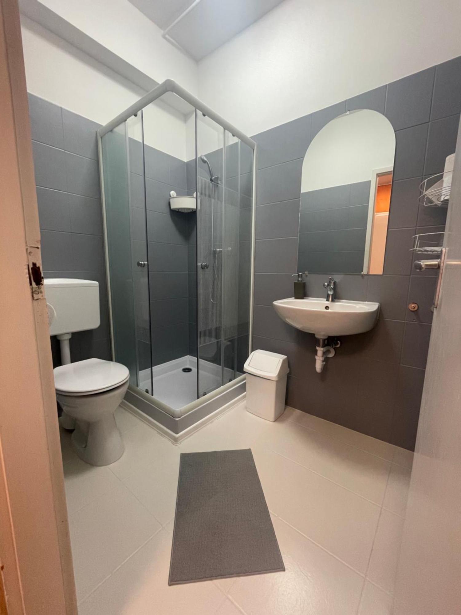 Alom Vendeghaz Hotell Dunaújváros Exteriör bild