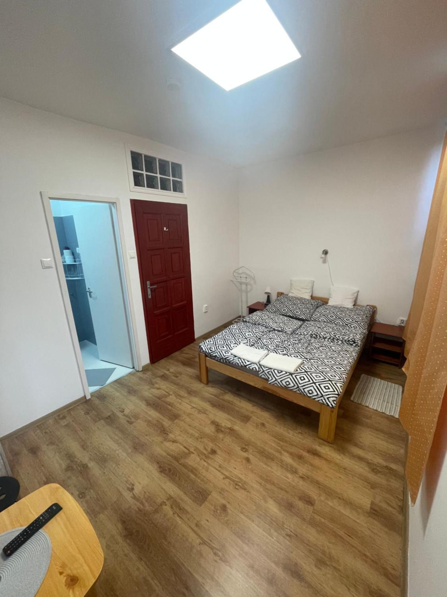 Alom Vendeghaz Hotell Dunaújváros Exteriör bild
