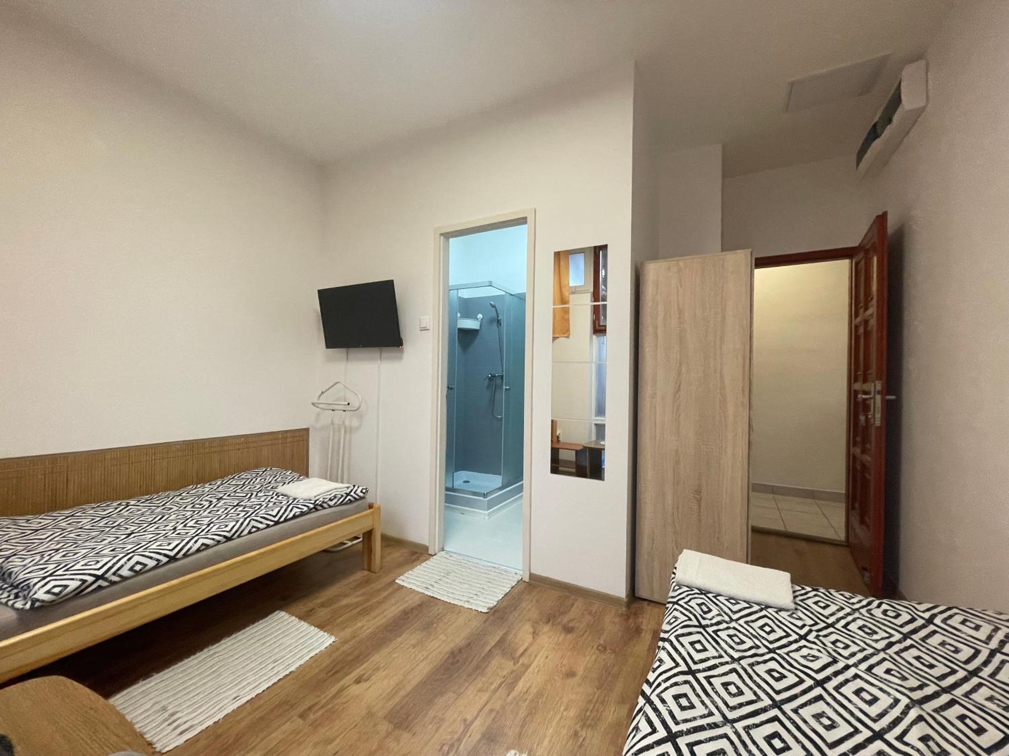Alom Vendeghaz Hotell Dunaújváros Exteriör bild