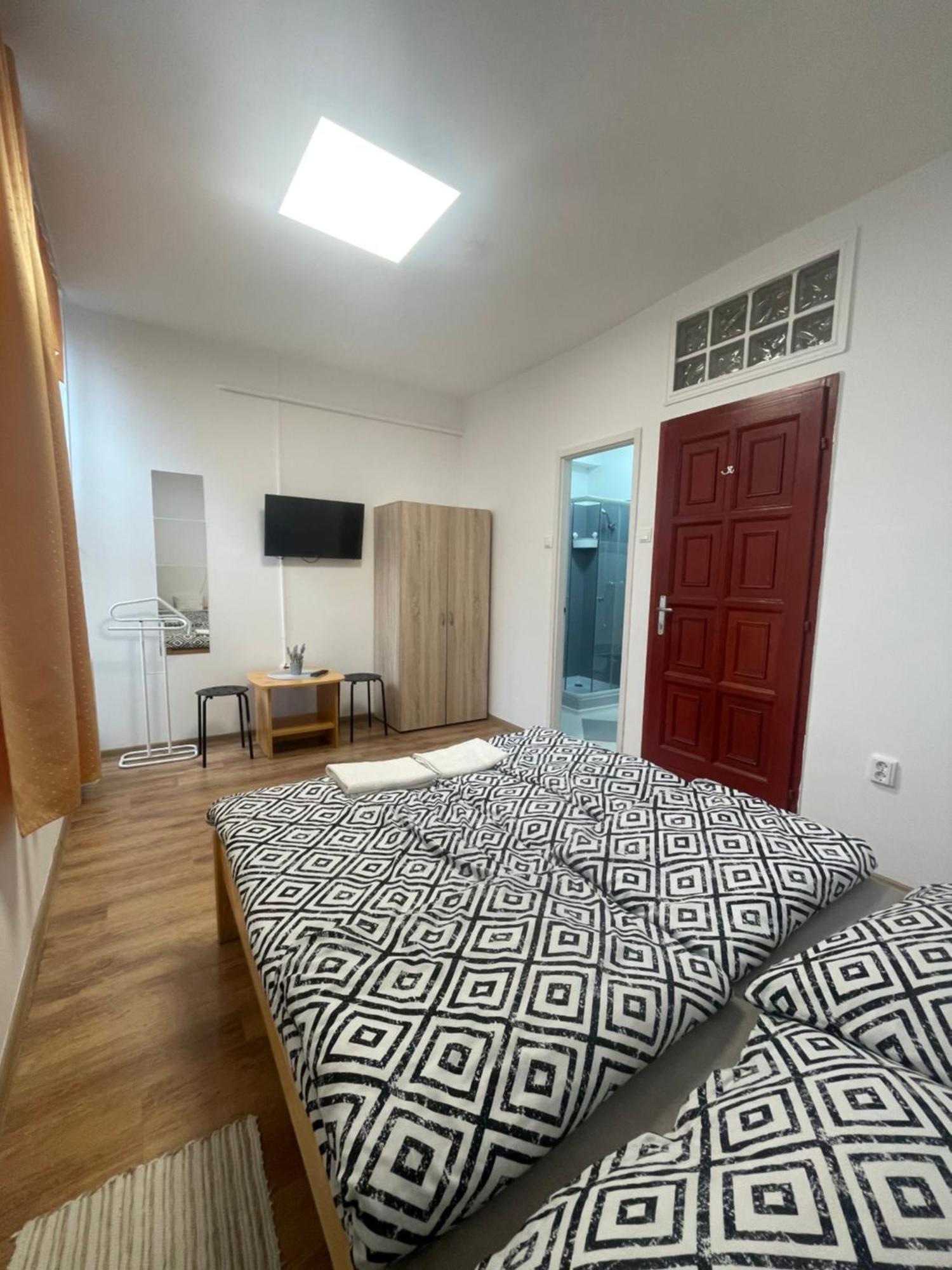 Alom Vendeghaz Hotell Dunaújváros Exteriör bild