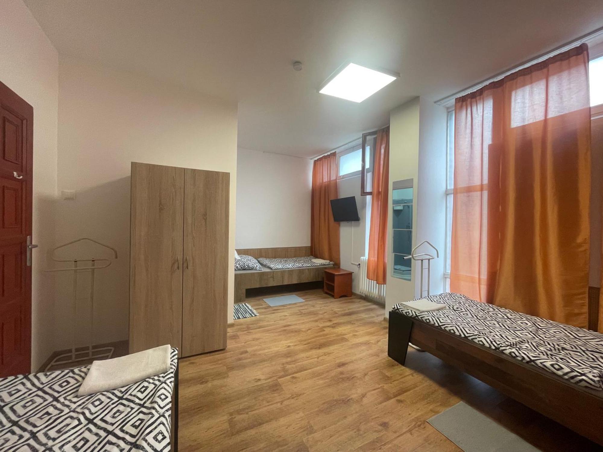 Alom Vendeghaz Hotell Dunaújváros Exteriör bild
