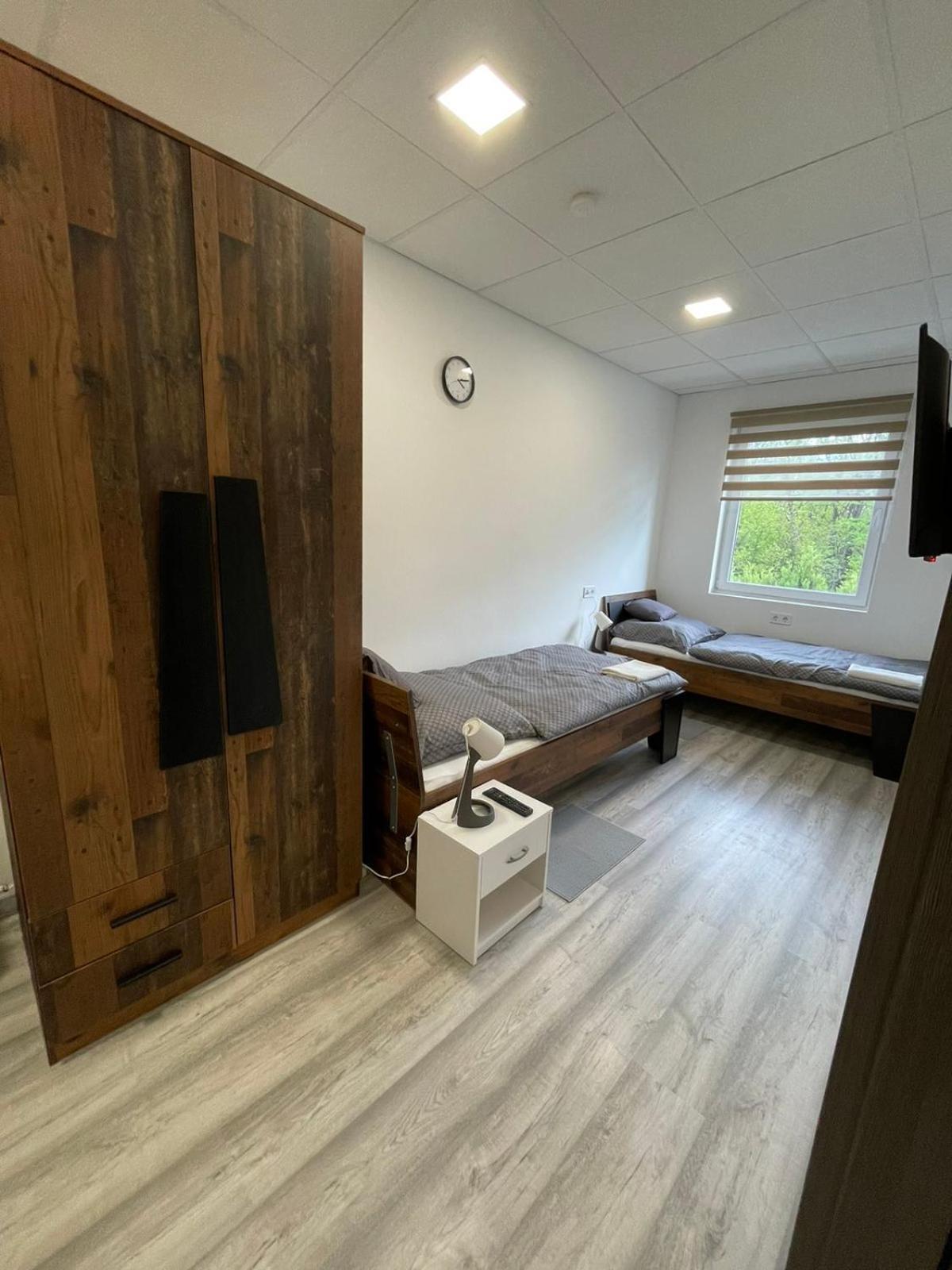 Alom Vendeghaz Hotell Dunaújváros Exteriör bild
