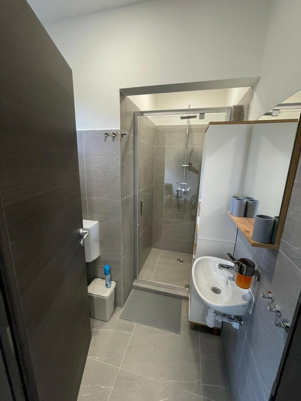 Alom Vendeghaz Hotell Dunaújváros Exteriör bild