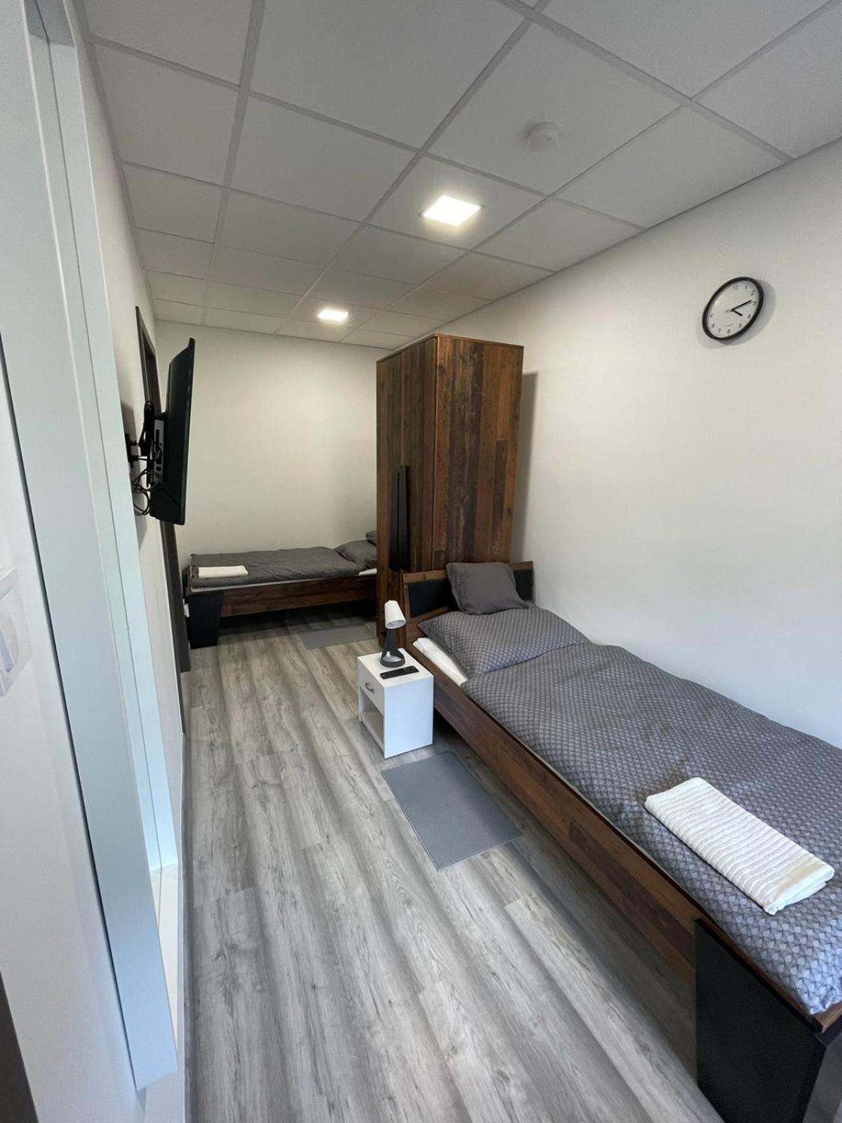 Alom Vendeghaz Hotell Dunaújváros Exteriör bild